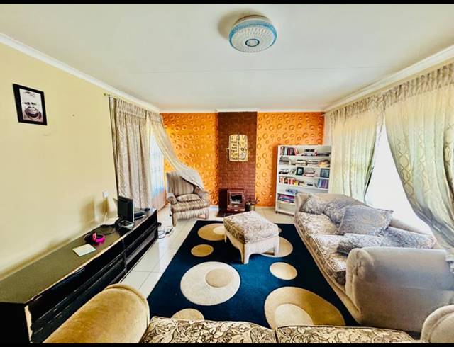 3 BEDROOM HOUSE FOR SALE IN VANDERBIJLPARK CE 3